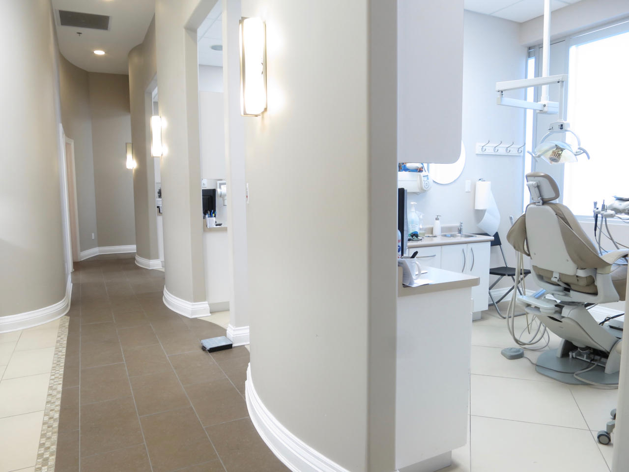 Bathurst Centre Dental Care Hours, Location, Email, Phone