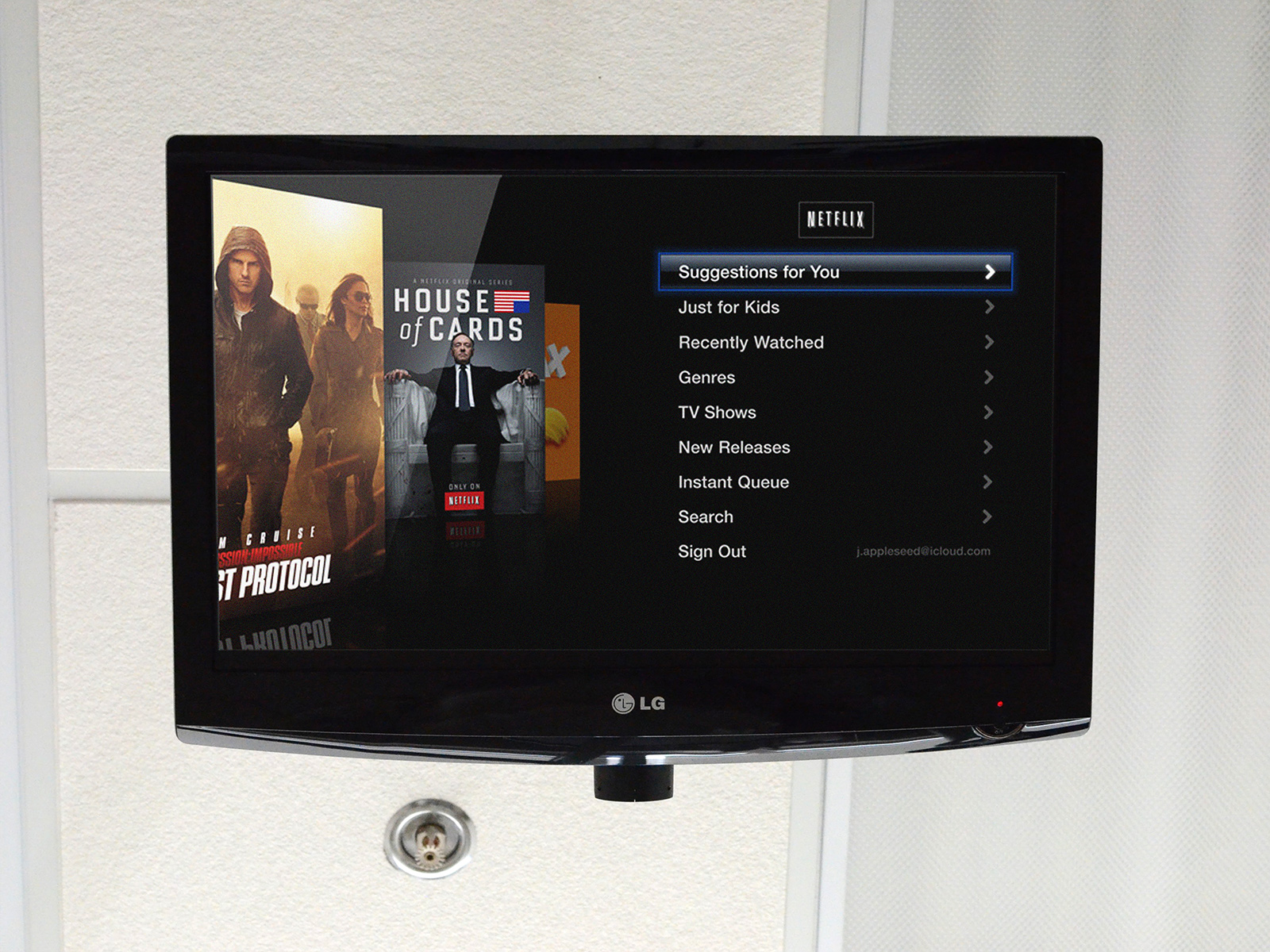 Ceiling-mounted Netflix Netflix on a ceiling mounted TV