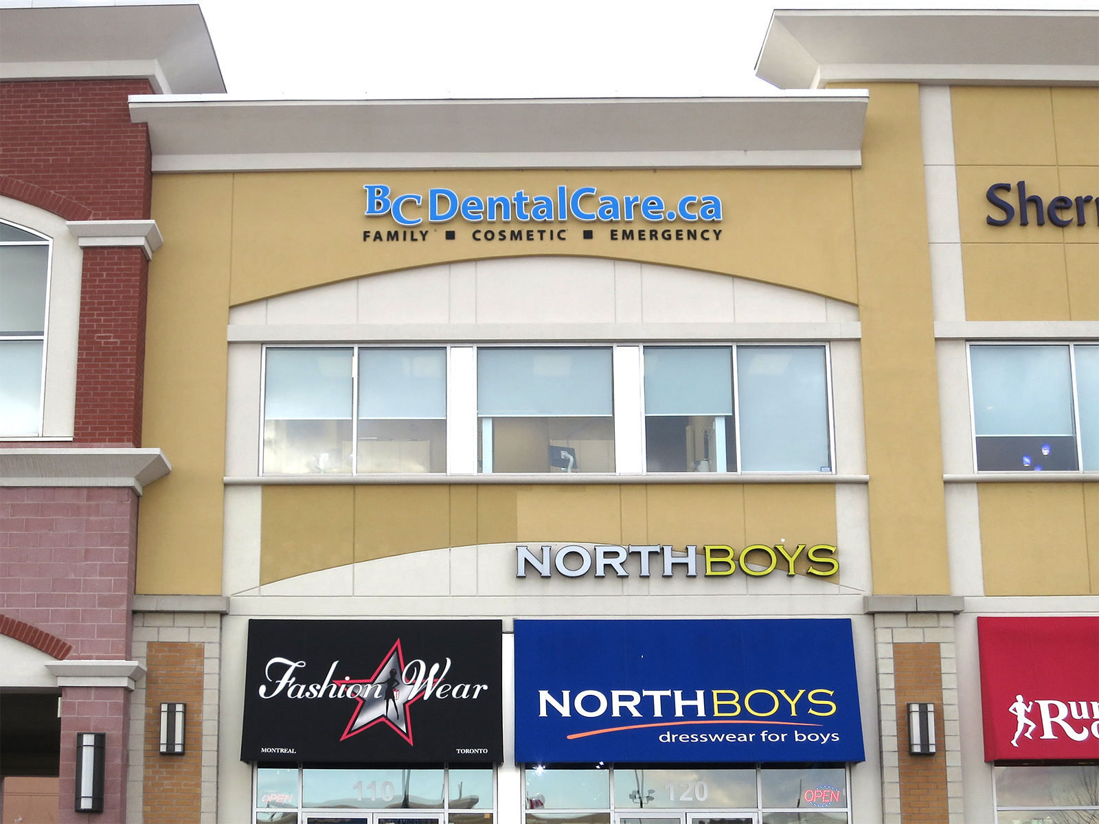 Easily accessible dental office The outside of Bathurst Centre Dental Care