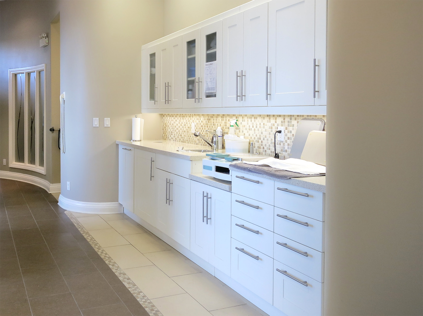 Clean and organized dental clinic Clean and organized dental clinic